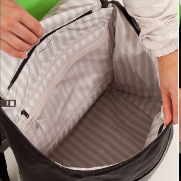 SOLD (145$) Lululemon spring fling backpack - Picture 10 of 16